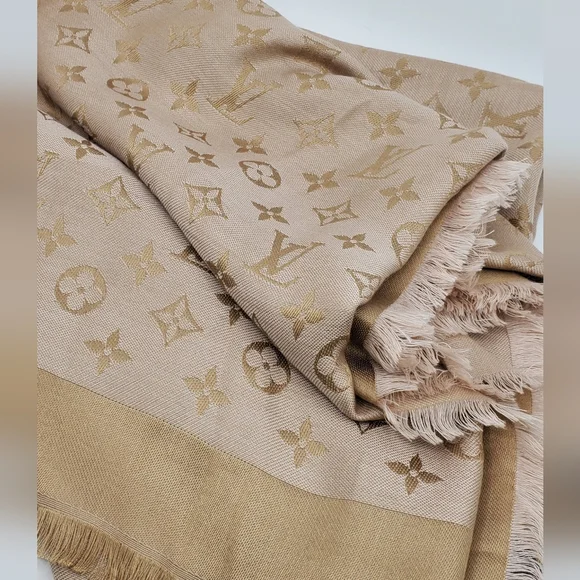 Louis Vuitton Classic Monogram Shawl Beige - Picture 7 of 7